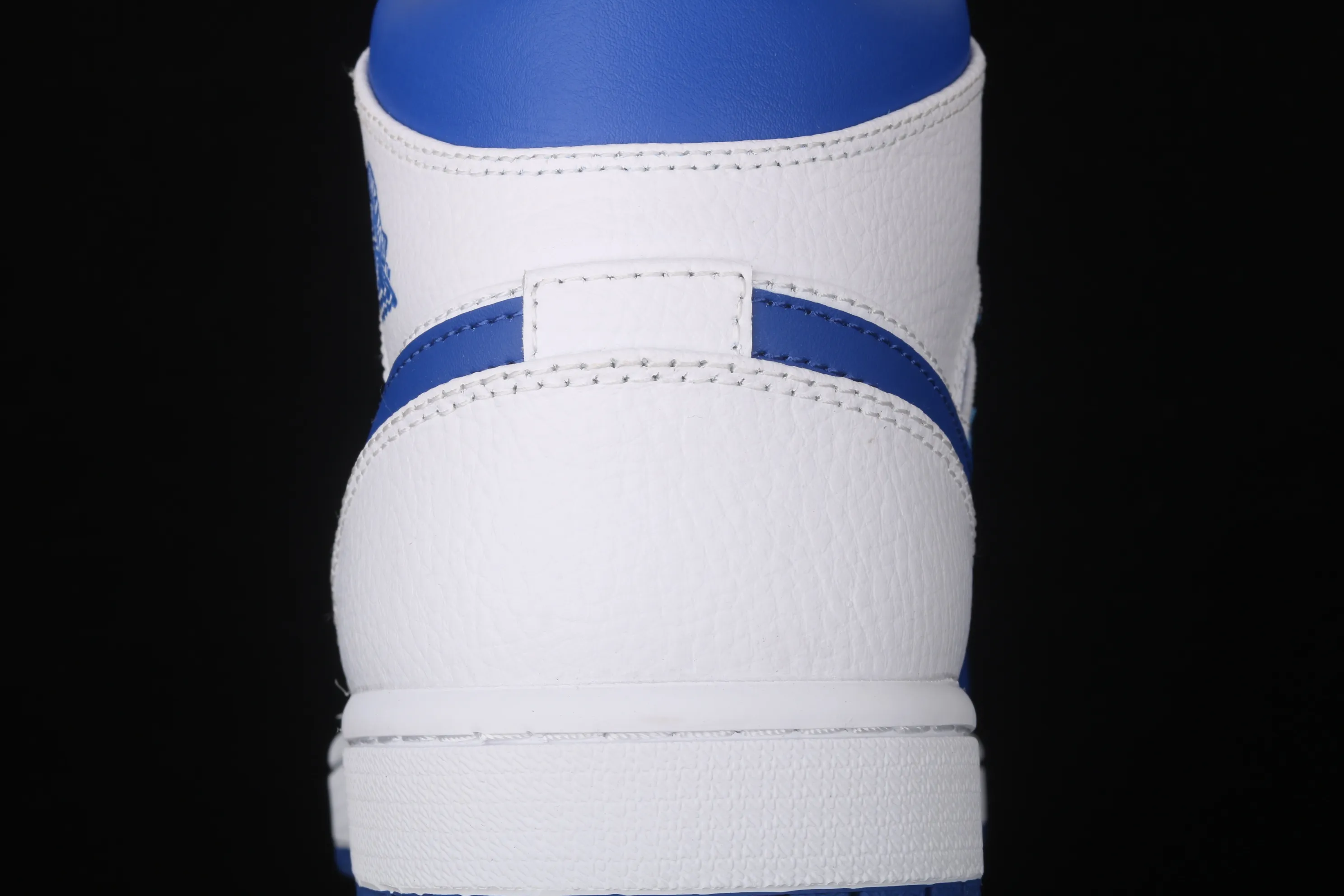 All categories Air Jordan Jordan series basketball shoes Air Jordan 1 Mid Air Jordan Mid AJ1 Joe 1 white and blue Little Lightning Zhongbang series basketball shoes 554724-114